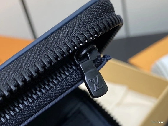 Cheap LOUIS VUITTON WALLET-10*20*2 ZIPPY cm 0710